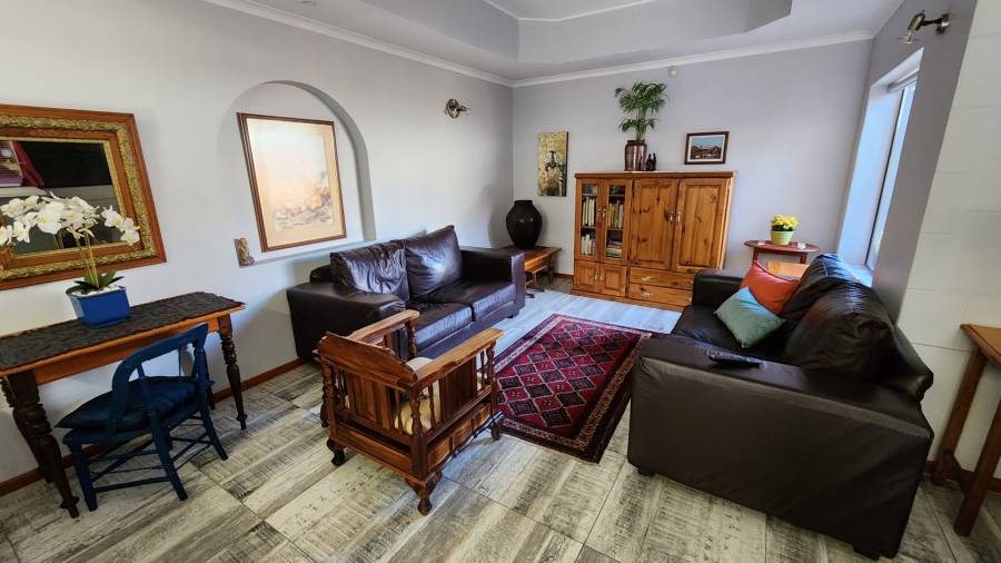 6 Bedroom Property for Sale in Fraaiuitsig Western Cape